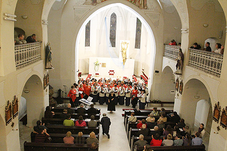 Druhý deň festivalu - vystúpenia zborov v Kostole sv. Alžbety vo Zvolene 17. 10. 2015